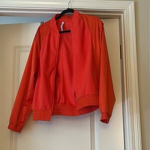 Athleta Zion jacket in Orange - Medium
Worn once!